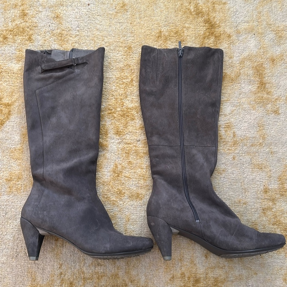 Tsubo “Faline” tall charcoal suede heeled dress boot. Size 40/9.